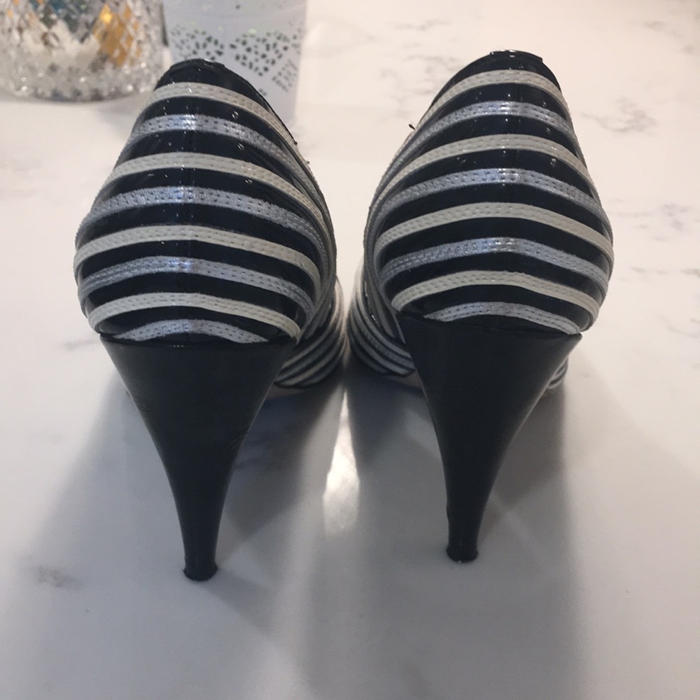❗️Price Drop❗️Black, Silver & Grey Heels - Picture 4 of 5